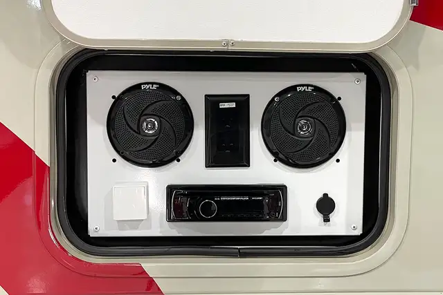 2018 Holiday Rambler Admiral 30U – Pre-Owned Class A Motorhome.  in RVs & Motorhomes in Red Deer - Image 14