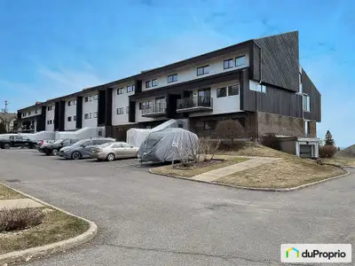 Charmant condo 3 1/2 pièces directement en face du prestigieux Club de Golf Royal Québec. Vous bénéf...