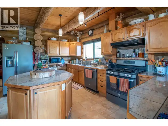 1225 Round Lake Road Armstrong, British Columbia in Houses for Sale in Vernon - Image 10