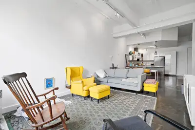 À louer dans le Mile-End | Appartement à Louer MontréalVivez dans le cur vibrant du Mile-End un des...