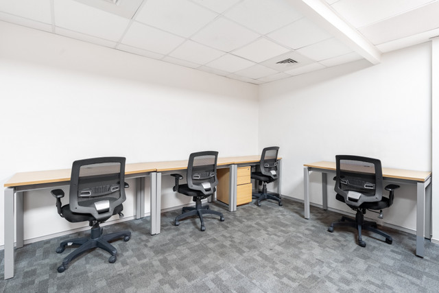 Private office space for 5 persons in Calgary - Telus Sky in Commercial & Office Space for Rent in Calgary - Image 3