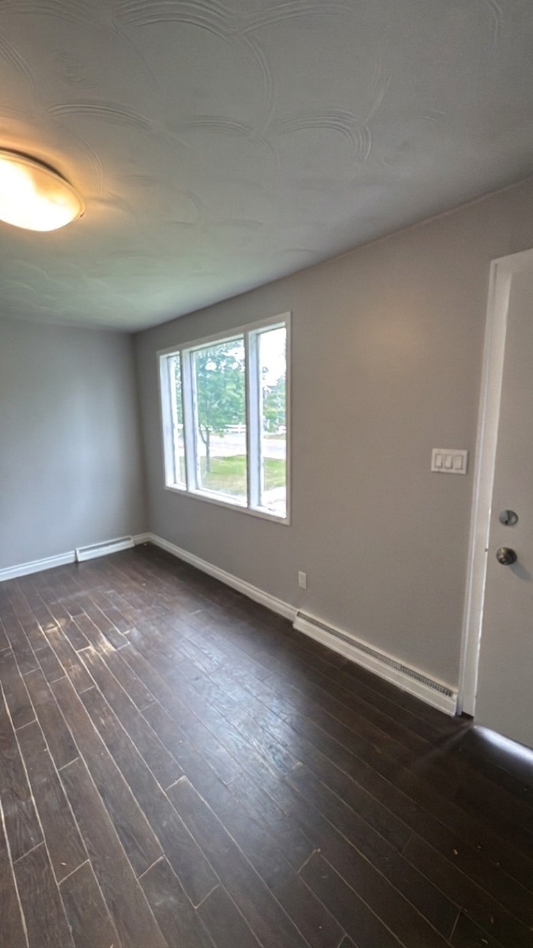 2 Bed / 1 Bath Home in Sault Ste. Marie, ON – $1,799/month + Uti 2