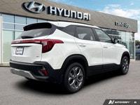 This Kia Seltos delivers a Regular Unleaded I-4 2.0 L/122 engine powering this Variable transmission... (image 4)