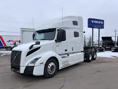 PREMIUM USED LONG-HAUL TRUCK WITH MANY OPTIONS + ADD ONS. PERFECT FOR TEAM DRIVERS. LOW KM PREMIUM F...