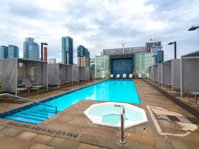 *Large 1 plus Den (Separate Room) Condo with great Views* Welcome To Your New Home With Stunning Pan...