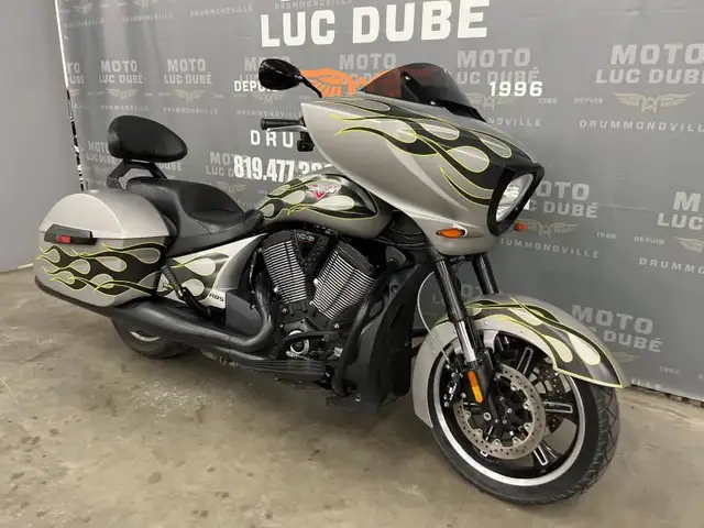 2014 Victory Motorcycles Cross Country in Street, Cruisers & Choppers in Drummondville - Image 3
