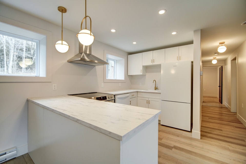24-051 Gorgeous renovated flat. Wellington NS. Air conditioned 5