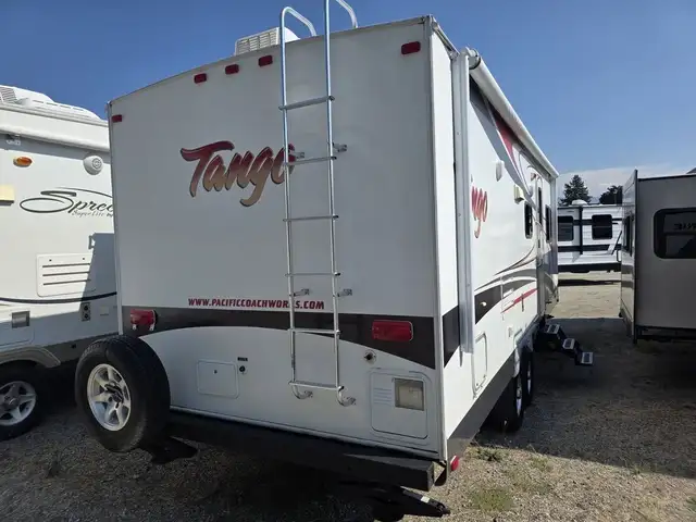 2008 Pacific Coachworks Tango 286 RBSS in Travel Trailers & Campers in Penticton - Image 5