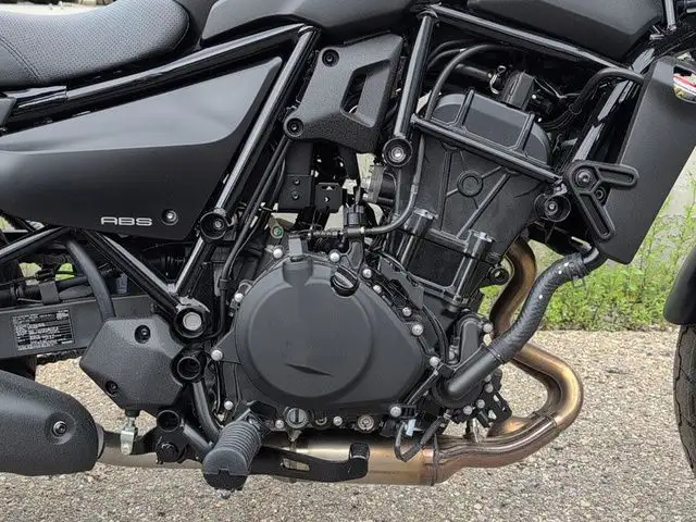 2025 Kawasaki Eliminator 500 SE in Street, Cruisers & Choppers in Calgary - Image 4