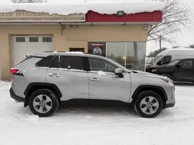**CARS TRUCKS SUV 4X4 VAN AWD EDMONTON FINANCING AVAILABLE EASY FINANCING ** 2022 TOYOTA RAV4 LE HYB...