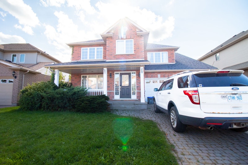 **ALL INCLUSIVE** Rooms For Rent in a Stunning House!! Room Rentals & Roommates St