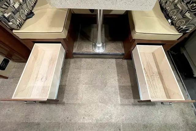 2015 Forest River Lexington 265DS – Pre-Owned Class B+ Motorhome in RVs & Motorhomes in Red Deer - Image 22