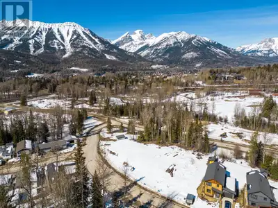 Prime location for this residential building lot just 2 minutes from Downtown Fernie. This lot offer...