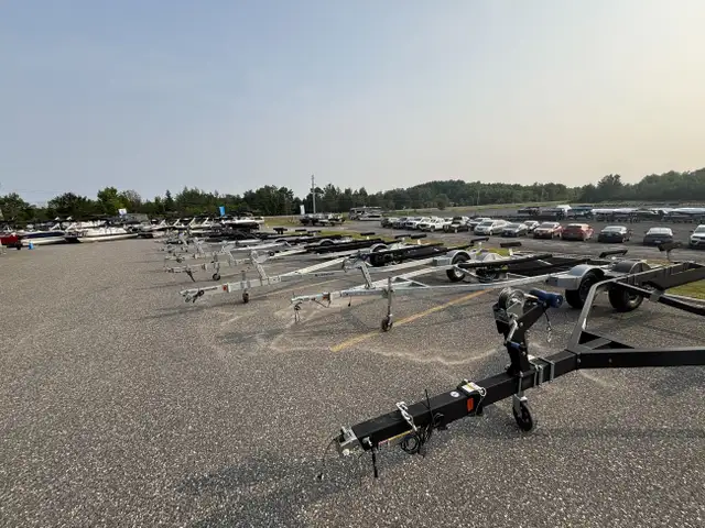 2023 ShoreLand'r DUV15TM 16' Boat Trailer in Powerboats & Motorboats in Sudbury - Image 13