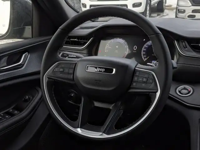 2025 Jeep Grand Cherokee Altitude * - Power Liftgate - Wireless in Cars & Trucks in Calgary - Image 17