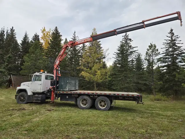 1990 Ford T/A Day Cab Picker Truck L8000 in Heavy Trucks in Calgary - Image 10