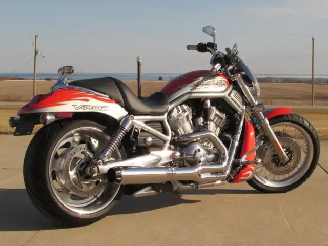 2007 Harley-Davidson VRSCX Screamin' Eagle V-Rod in Street, Cruisers & Choppers in Leamington - Image 3
