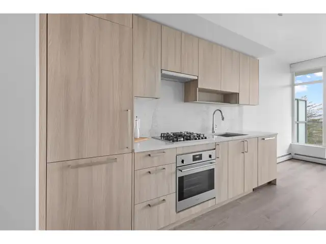 1204 13350 CENTRAL AVENUE Surrey, British Columbia62864381779075124