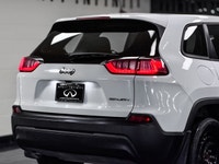 *Efficient 2.4L Tigershark Engine. Modern Uconnect Tech. Ideal Daily Commuter SUV.* Experience legen... (image 4)