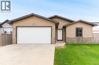 Welcome to 29 Sandpiper Drive — nestled on a quiet street in a family-friendly neighbourhood, this p...