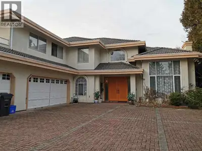 Spacious 5-Bedroom Family Home near Boyd Park - Available Sept 1 Located on a quiet street in West R...