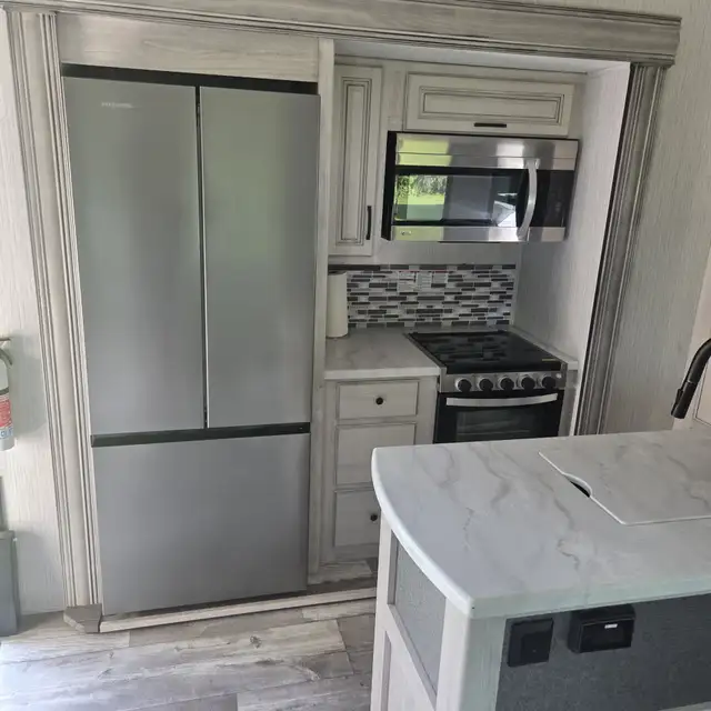 2023 SIERRA 3440BH-LUXURIOUS 2 BEDROOM LOFT,1.5 BATH,FINANCING! in Travel Trailers & Campers in Ottawa - Image 16