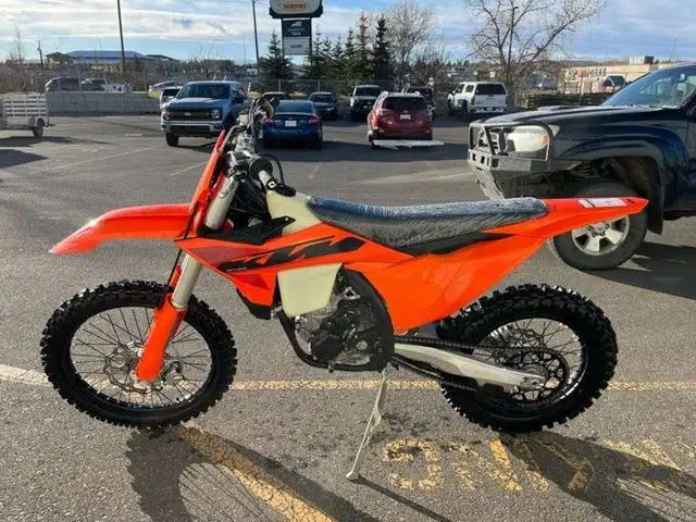 2025 KTM XC 250 F in Dirt Bikes & Motocross in Calgary - Image 6