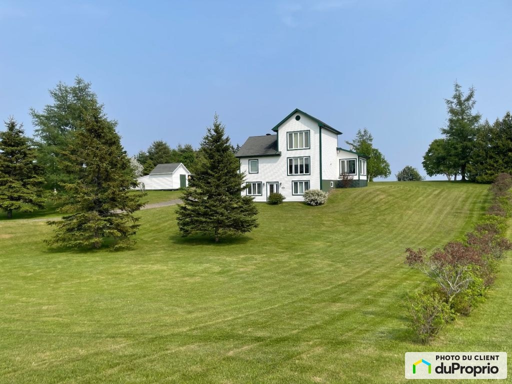 $450,000 - 1 1/2 Storey for sale in Carleton-sur-Mer — photo 1