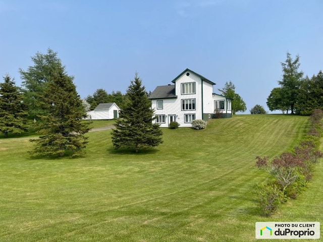 $450,000 - 1 1/2 Storey for sale in Carleton-sur-Mer — photo 1