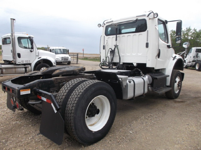 2016 FREIGHTLINER M2 S/A 5TH WHEEL TRUCK in Heavy Trucks in Red Deer - Image 3