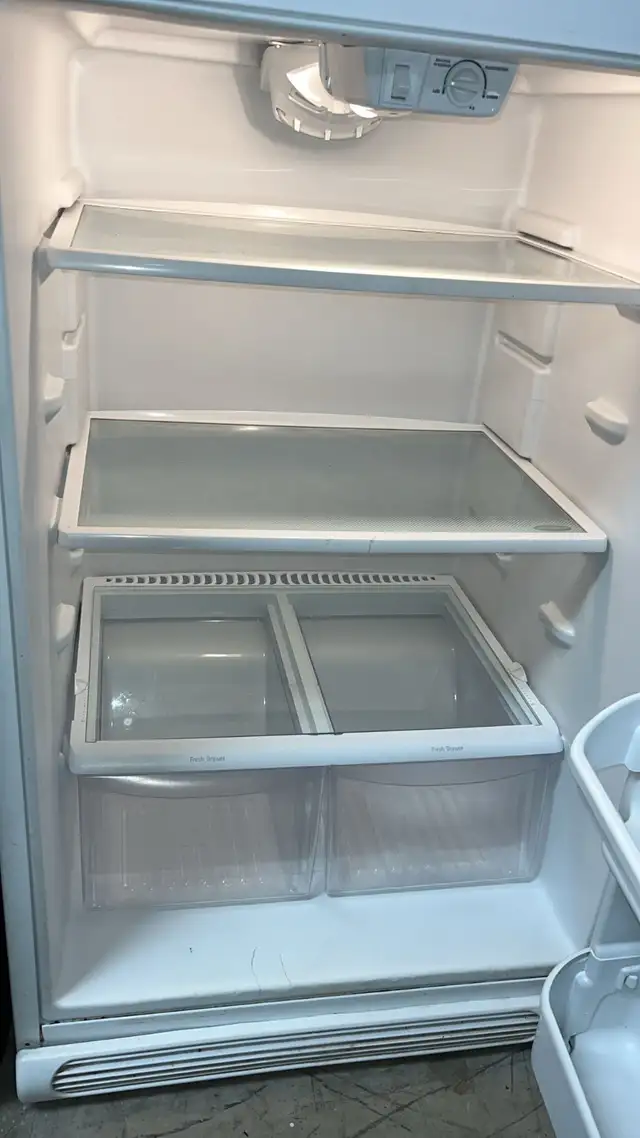 Frigidaire 30” Very Clean Fully Tested  30-Day Warranty in Refrigerators in Kitchener / Waterloo - Image 7