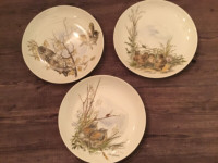 3 Assiettes décoratives en porcelaine