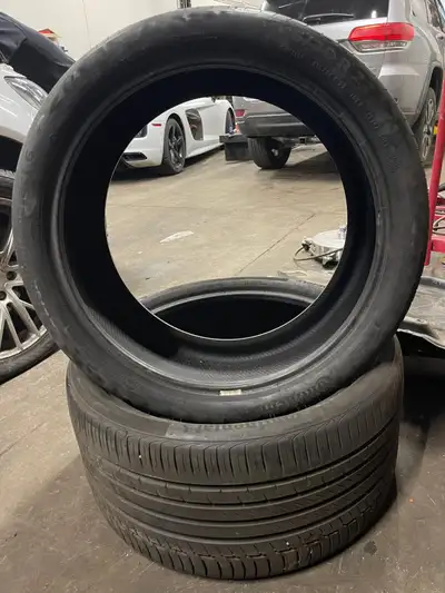 Set of 2 tires 315/30R22 6/32nd DOT4318 One tire has lower tread cupping (3/32nd) Free mounting and...