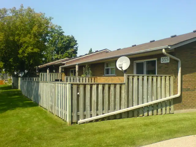 1 BDRM TOWNHOUSE 2019 BLUEFIELDS DR