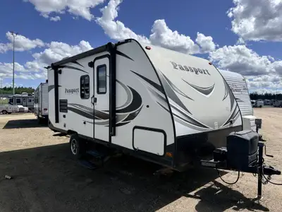 Come check out our pre-owned 2018 Keystone Passport 175BH, a compact and family-friendly bunkhouse t...