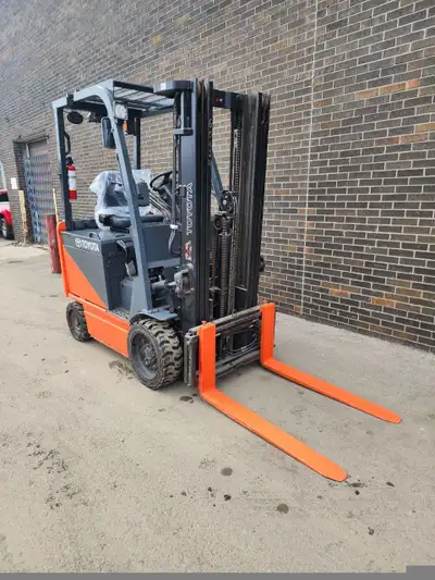 Keywords: used forklift, electric forklift, Toyota forklift, 3-stage mast, 5000 lbs capacity, side-s...