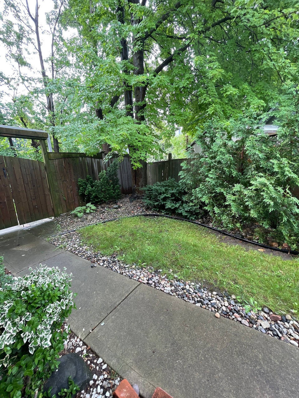 Beautiful One bedroom plus Den in a prestigious neighbourhood 2