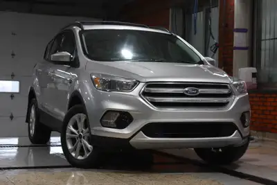 2018 FORD ESCAPE SE 4X4 AUTOMATIQUE 129000KM TOUT EQUIPE AIR CLIMATISE GROUPE ELECTRIQUE CRUISE CONT...
