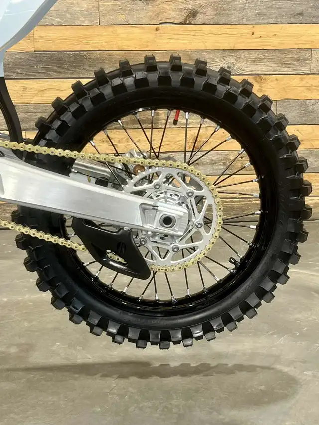 2025 STARK FUTURE VARG 1.2 MX-MOTOCROSS + NEUF 0 HR + GARANTIE 2 in Dirt Bikes & Motocross in Laval / North Shore - Image 22