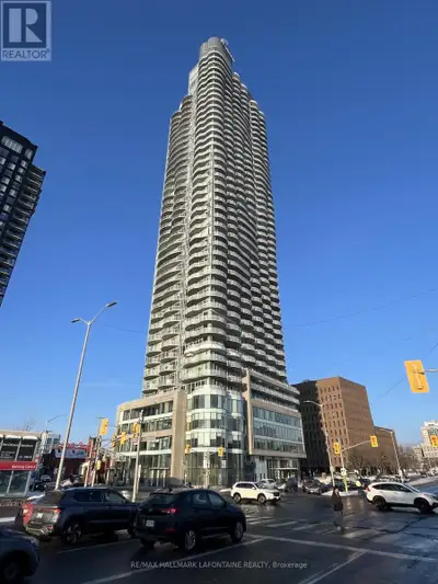 Welcome to the luxury of Claridge Icon at the corner of Carling and Preston! Southern exposure with...