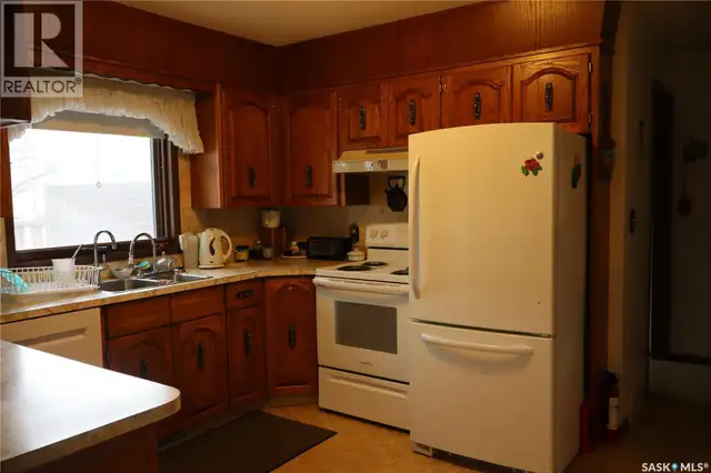 105 Magnan STREET Gravelbourg, Saskatchewan in Houses for Sale in Moose Jaw - Image 3