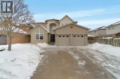 Welcome to an exceptional, huge, very spacious family home offering 2,994 sqft above grade! Ideal fo...