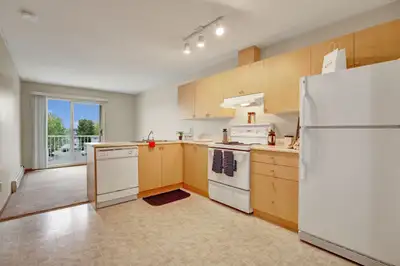 2 Bed x 1.5 Bath Apartment for Rent on Highland Blvd W. | $1600.