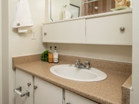 Located in Ottawa South, The Oaks offers excellent value and convenience, featuring an outdoor pool,... (image 7)