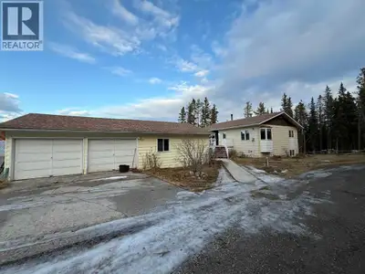 Welcome to this exceptional 6.67 acre rural property located just 15 minutes from Hinton, Alberta. T...