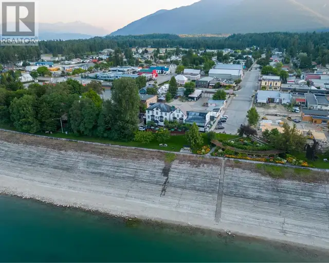 92 4TH Avenue Nakusp, British Columbia in Commercial & Office Space for Sale in Nelson - Image 4