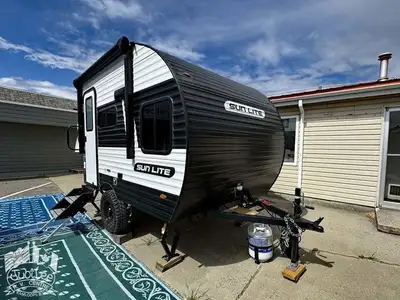 2025 Sun Lite 12FDX Lightweight, versatile, and ready for off-road adventure. Included Options: Hybr...