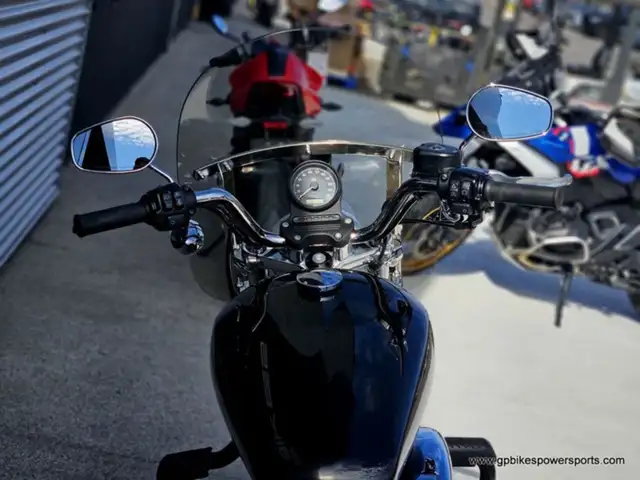 2018 Harley-Davidson Sportster XL883L Superlow in Sport Touring in Oshawa / Durham Region - Image 8