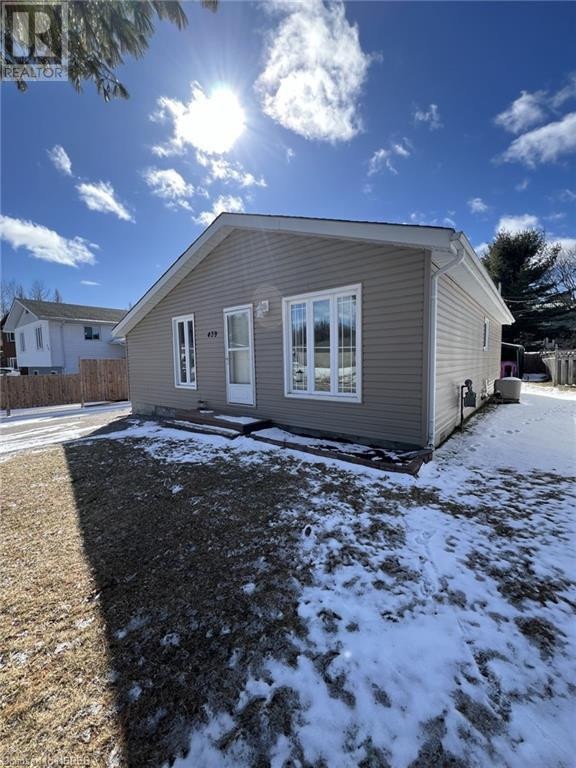 439 MAGEAU Street Sturgeon Falls, Ontario in Houses for Sale in North Bay - Image 2