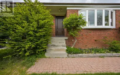 MAIN FLOOR ONLY - 1503 BLANEFIELD ROAD Mississauga (Port Credit)